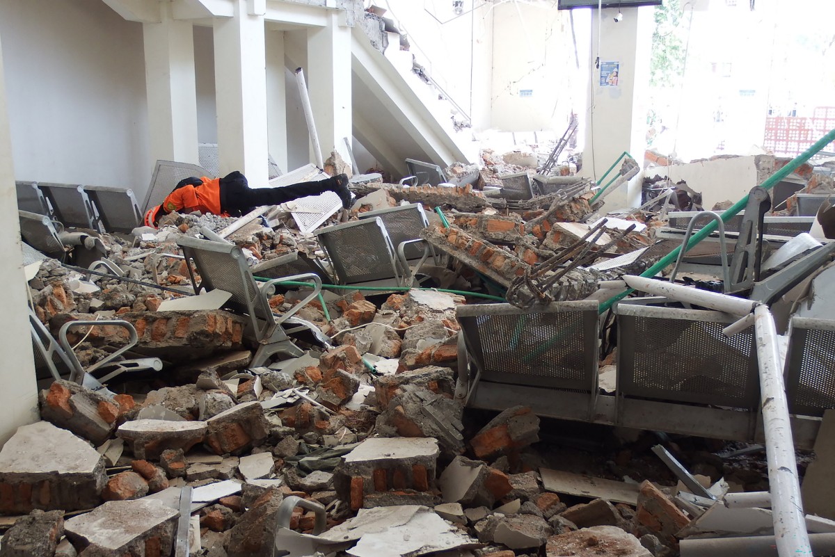 Terremoto de magnitude 7,7 atinge a costa da Indonésia episode artwork