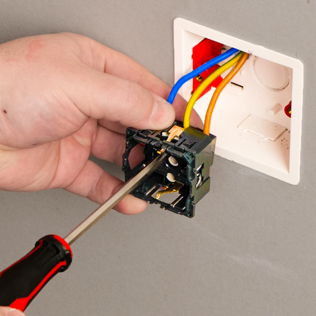 How to Replace Electrical Plugs Without Risk! episode artwork