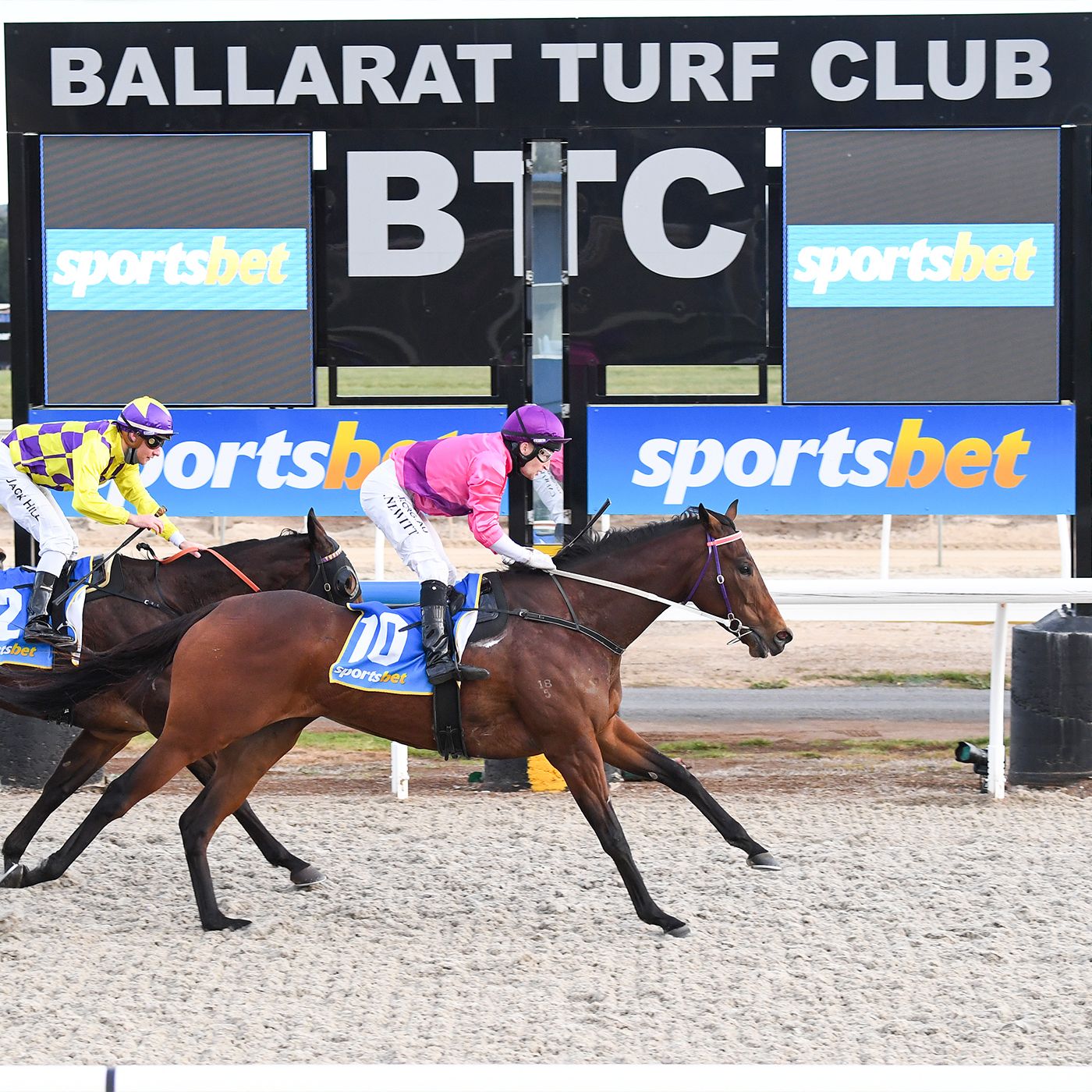 Ballarat Turf Club Belinda Glass chats to Andrew Kuuse re Sundays meeting & Ballarat news episode artwork