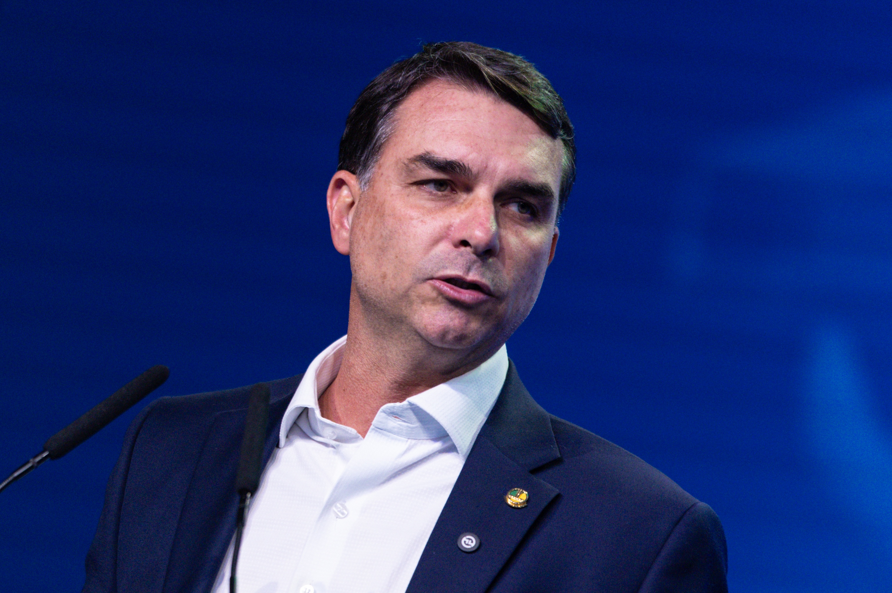 Campanha de Flávio Bolsonaro troca comando da comunicação e anuncia Duda Lima como novo marqueteiro