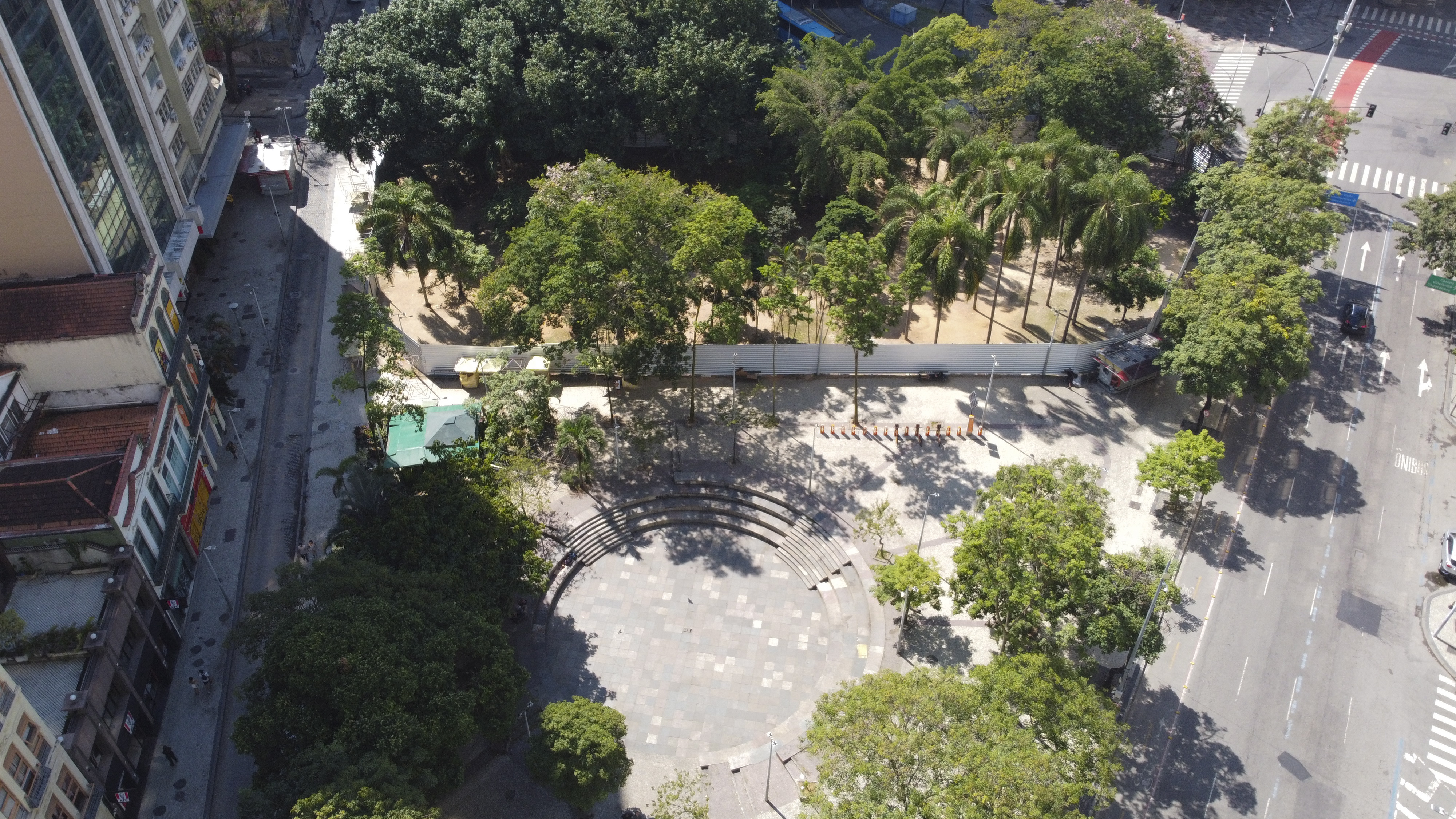 Justiça barra corte de árvores e paralisa obras em projeto imobiliário no Buraco do Lume