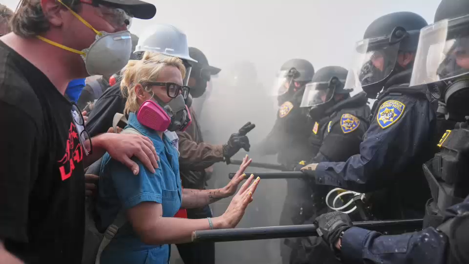 ¿Quién está detrás de los disturbios en L.A.?