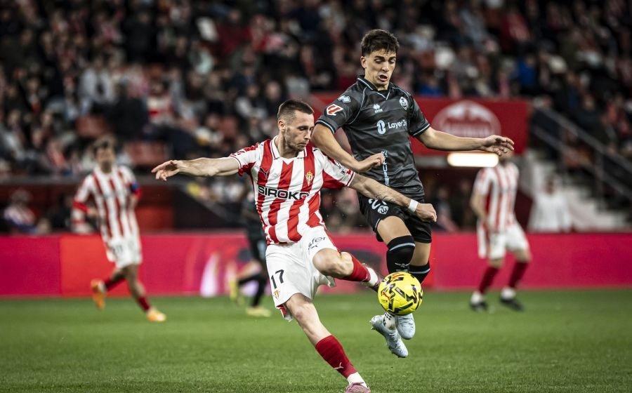 El Castellón prolonga su mala racha con otra dura derrota, en El Molinón