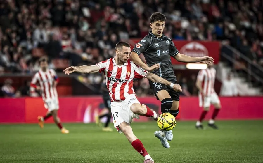 El Castellón prolonga su mala racha con otra dura derrota, en El Molinón El Castellón prolonga su mala racha con otra dura derrota, en El Molinón