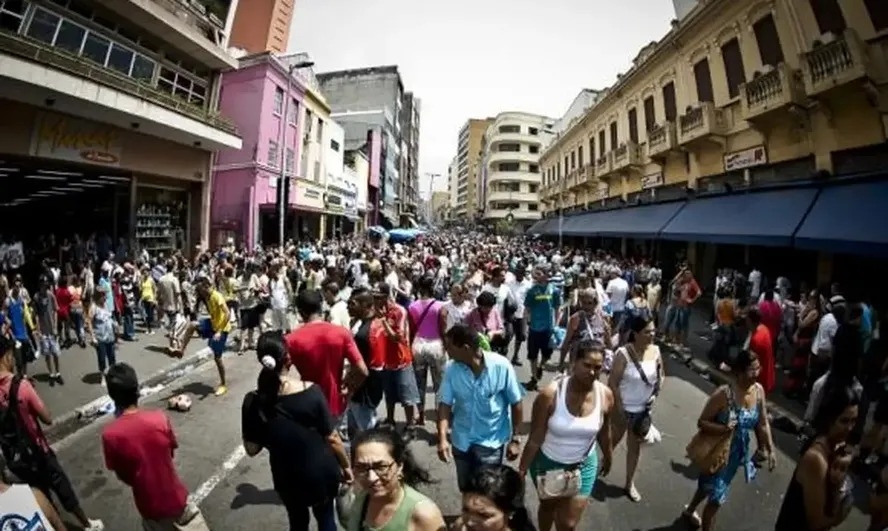 Estudo mundial mostra que, para 63% dos brasileiros, país está na direção errada