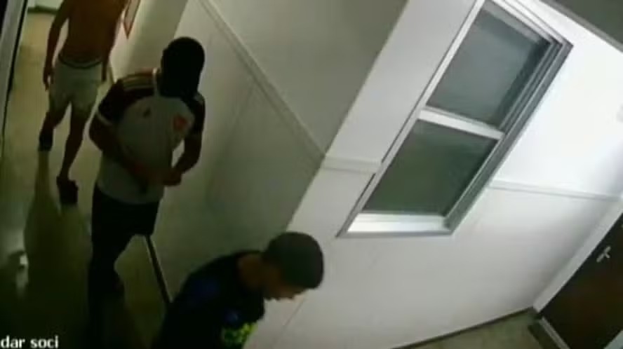 Justiça ouve adolescente acusado de ser mentor do estupro coletivo em Copacabana