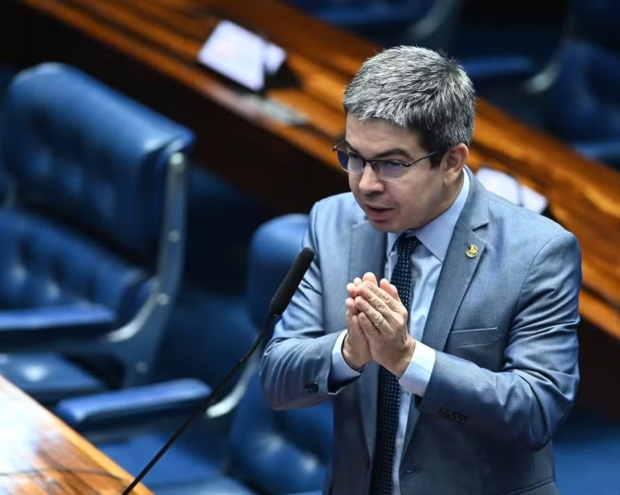 'Lula deve vetar dosimetria se texto for aprovado pelo Senado', diz Randolfe Rodrigues