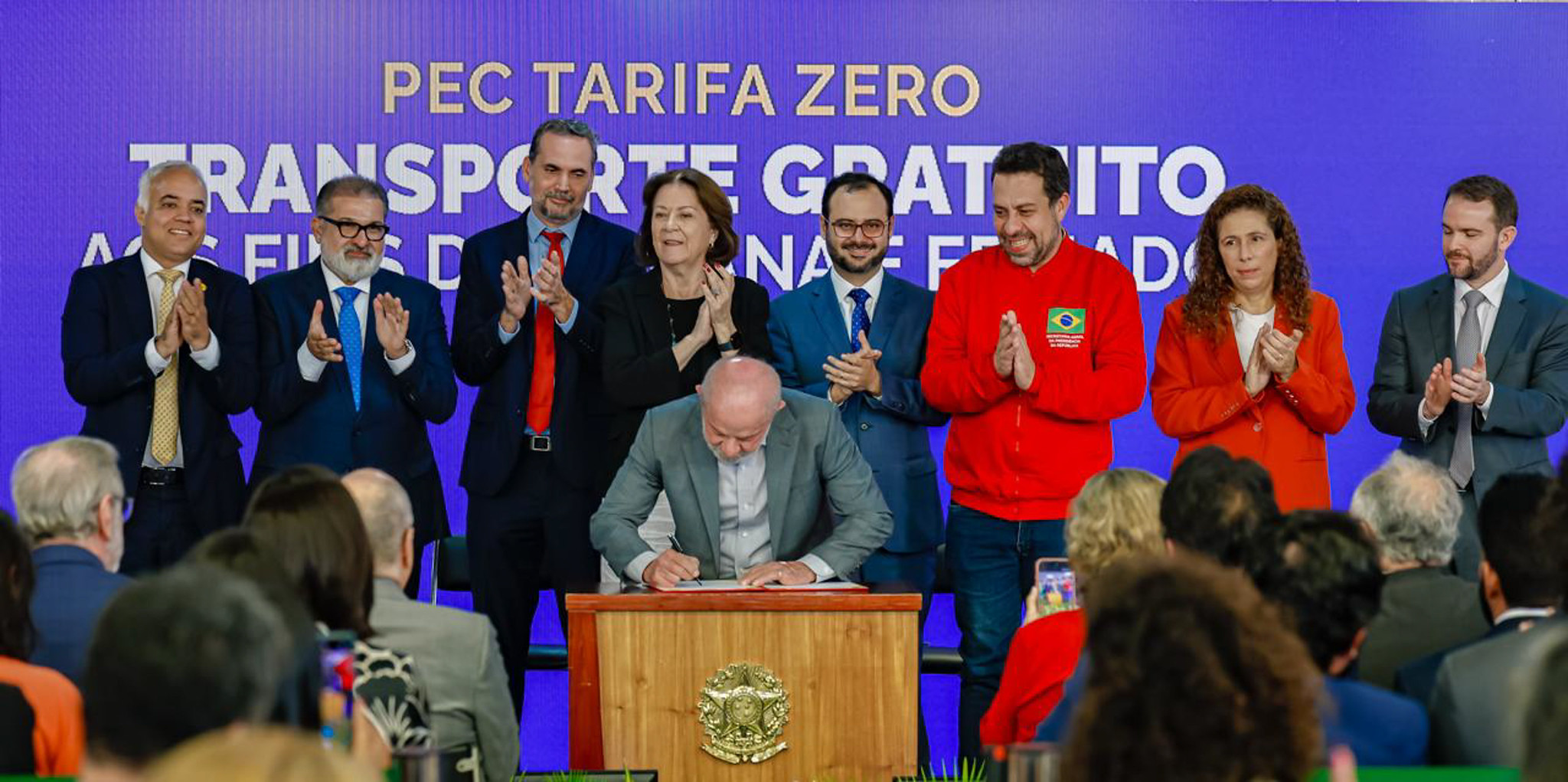 Lula assina PEC que estabelece tarifa zero no transporte público aos fins de semana episode artwork
