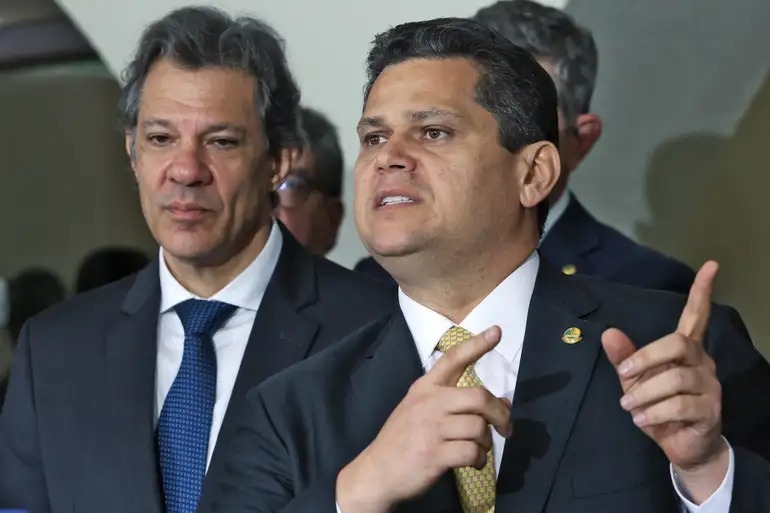 Haddad diz que governo vai apresentar proposta aos estados para reduzir ICMS do diesel