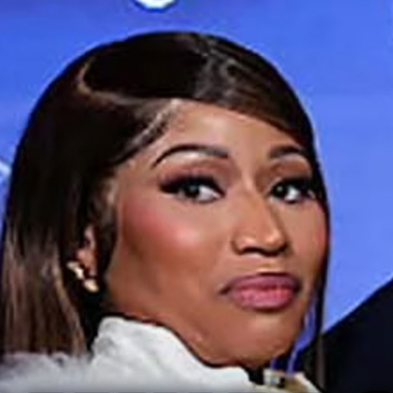 Nicki Minaj Sells Out To Trump For Citizenship?