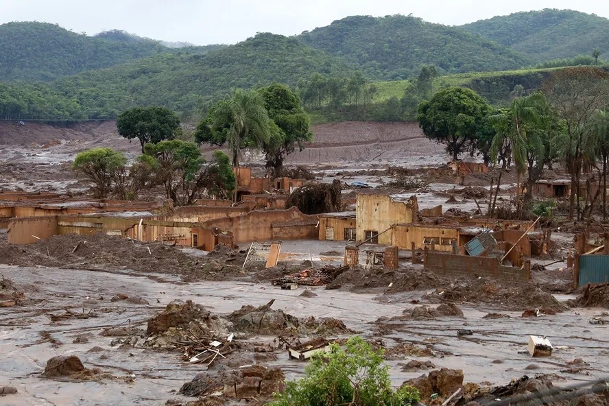 Tragédia de Mariana, 10 anos: por que 600 mil pessoas ainda buscam acordo em Londres