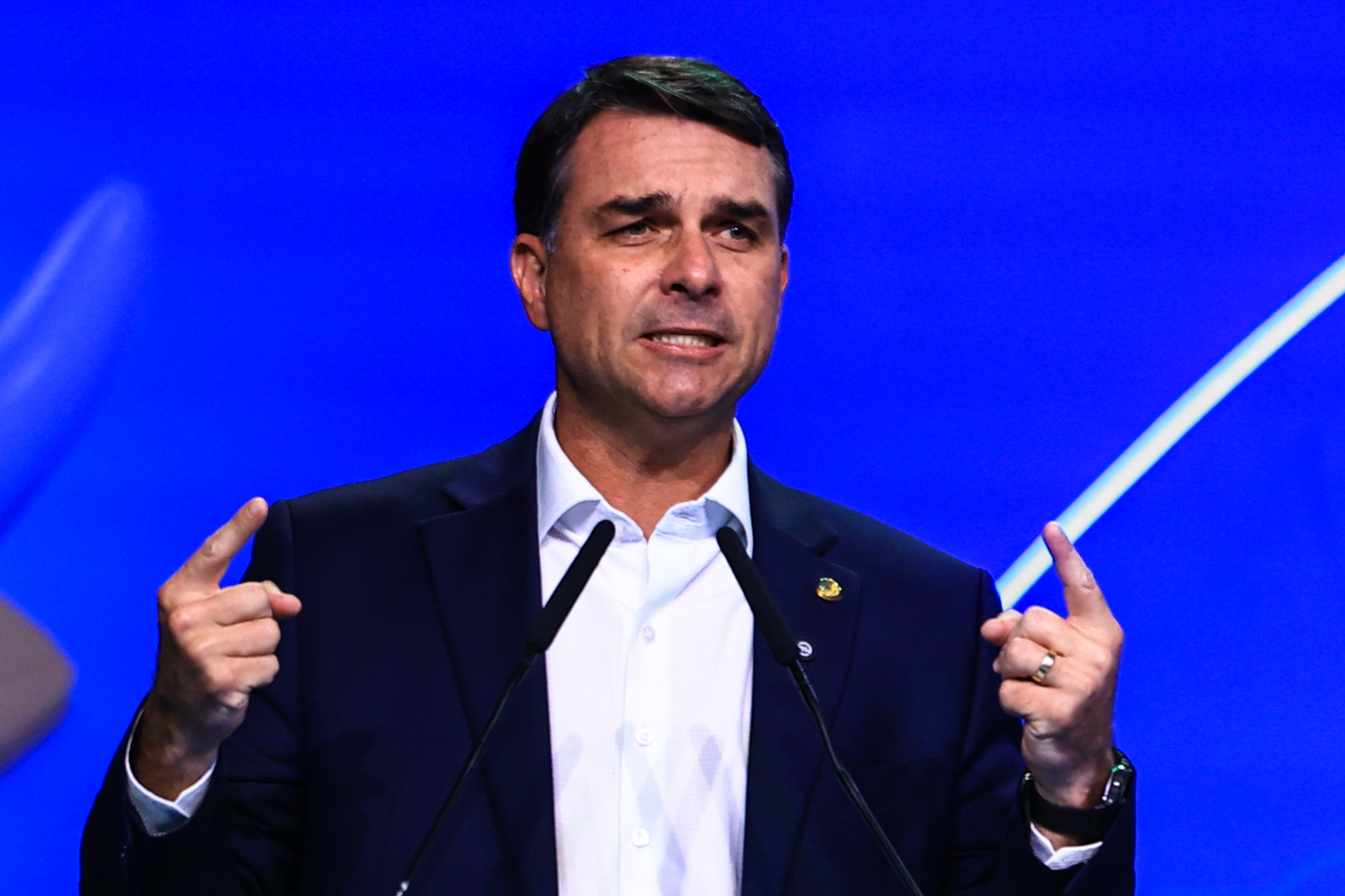 Flávio Bolsonaro diz respeitar decisão do PP sobre Tereza Cristina e mantém busca por vice