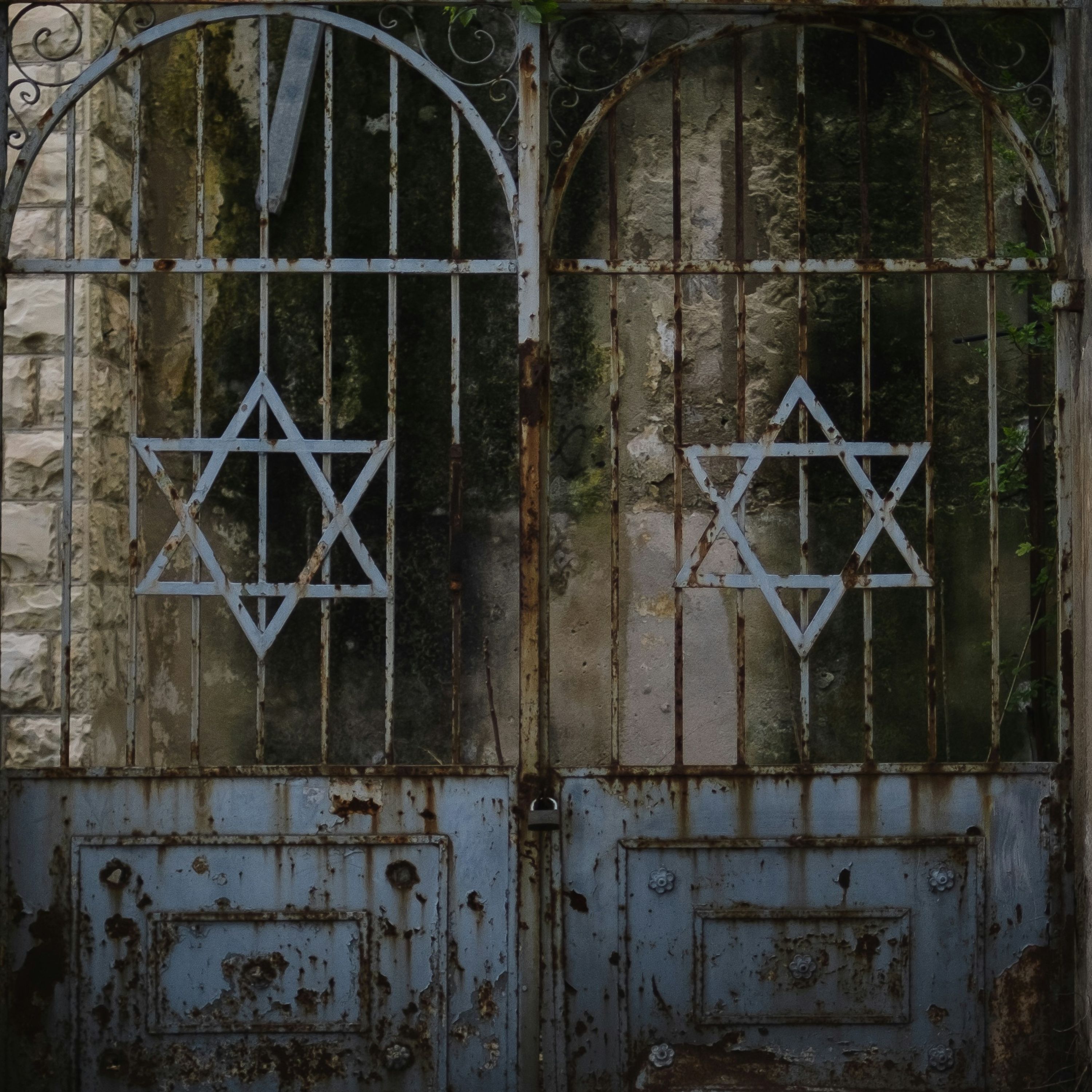 Broken Glass & Salty Tears: Rabbi Joe Black and his family story of fleeing persecution and finding purpose episode artwork
