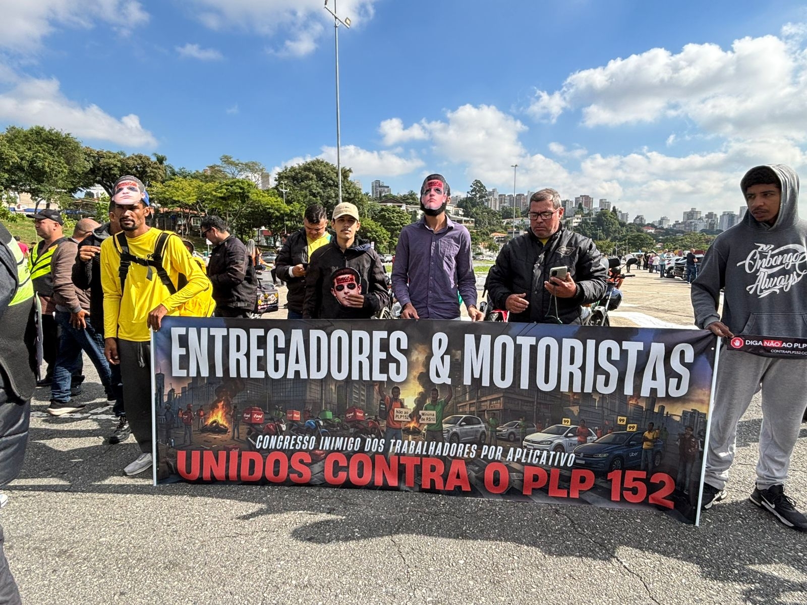 Motoristas e entregadores de aplicativo protestam em SP contra PL que regulamenta o setor