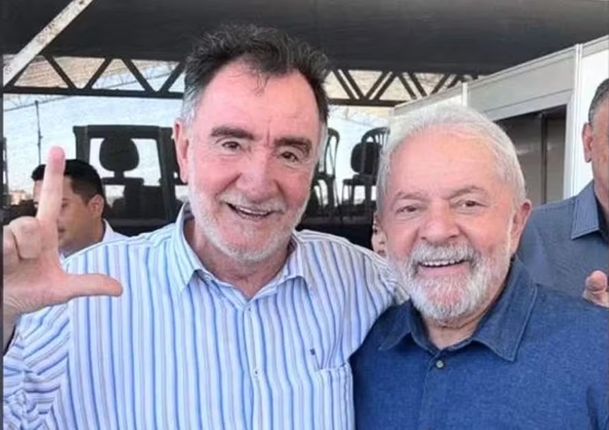 PT oficializa Patrus Ananias ao governo de Minas Gerais