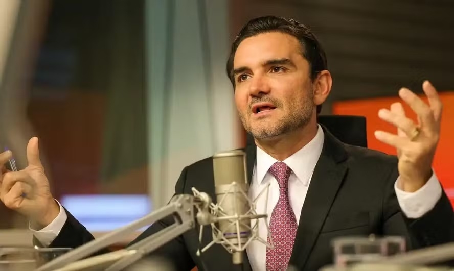 União Brasil decide expulsar o ministro Celso Sabino do partido