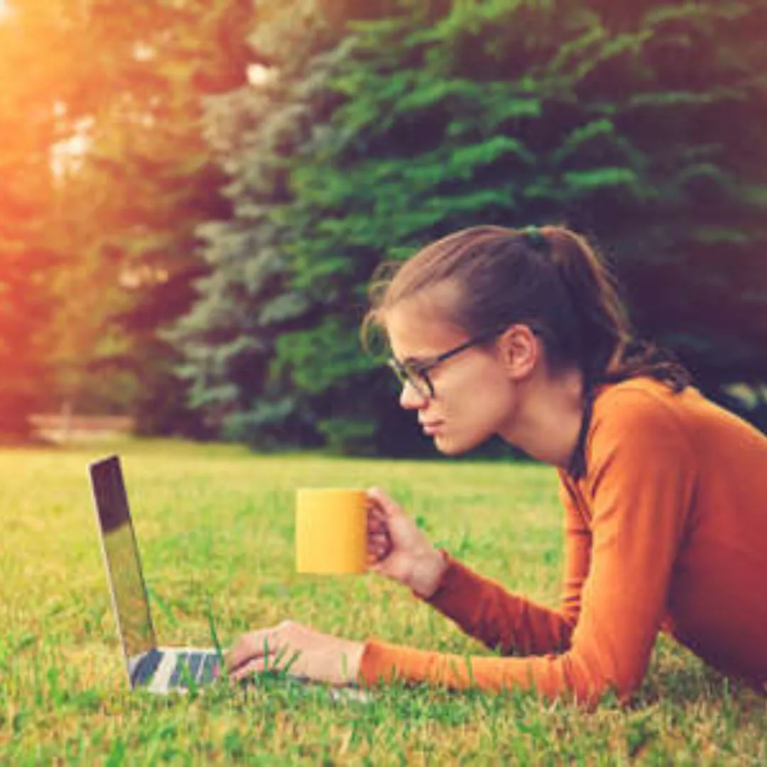 Qu’est-ce que le “greendesking”, cette manière de travailler qui nous rend plus heureux ?