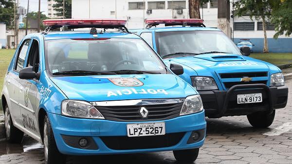 PM localiza menina de 3 anos dentro de carro roubado por criminosos na Zona Norte do Rio episode artwork