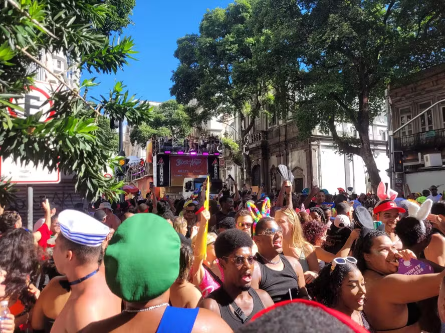 10% dos pequenos negócios do Rio estão ligados ao Carnaval