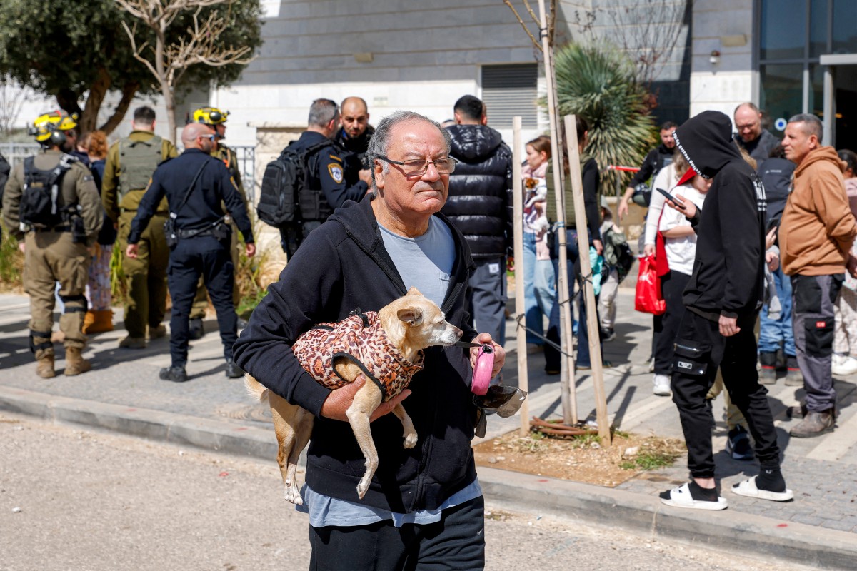 Ataques dos EUA contra o Irã também fazem parte de uma estratégia política interna de Trump, diz jornalista
