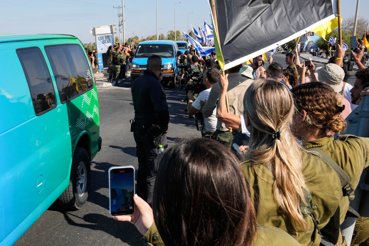 Quatro reféns israelenses mortos são entregues pelo Hamas