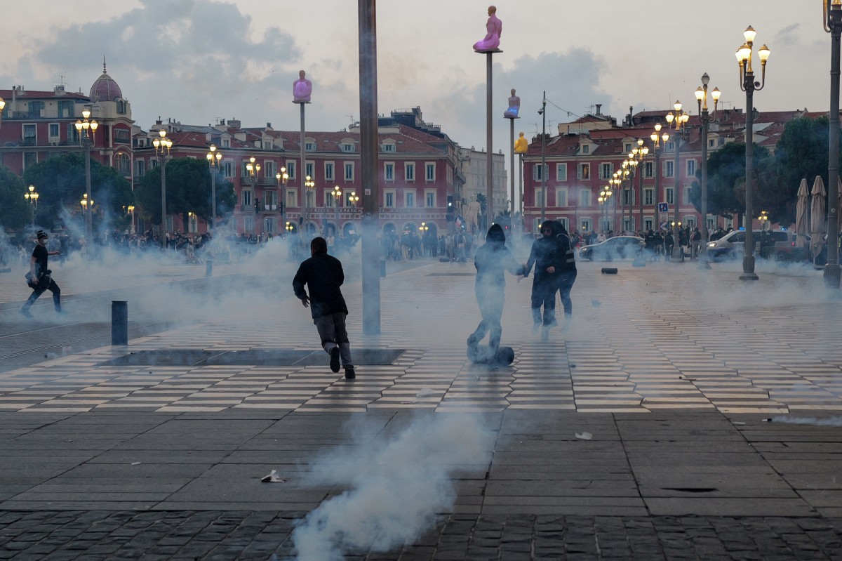 Mais de 550 mil franceses vão às ruas em todo país durante protestos contra custo de vida episode artwork