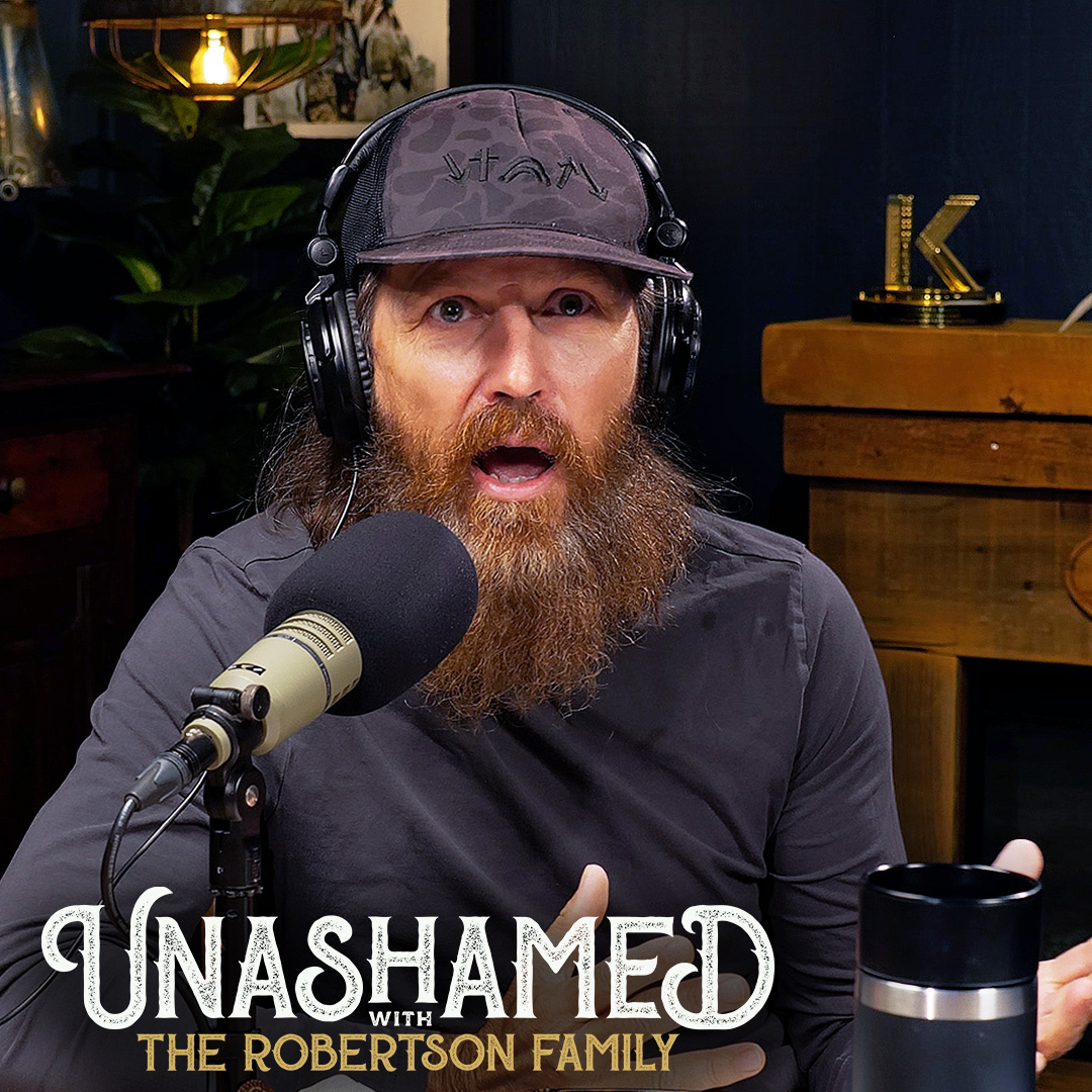 Ep 1118 | Jase Gets Bumped on Live TV & Phil’s Unreleased Recording Brings the Family to Tears