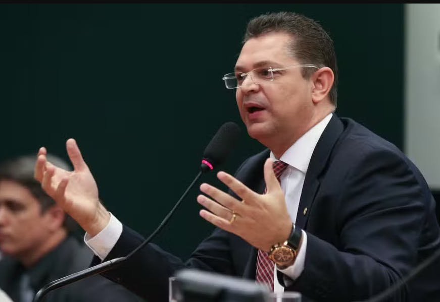 Sóstenes Cavalcante afirma que já tem 264 votos para pautar projeto da Anistia Sóstenes Cavalcante afirma que já tem 264 votos para pautar projeto da Anistia