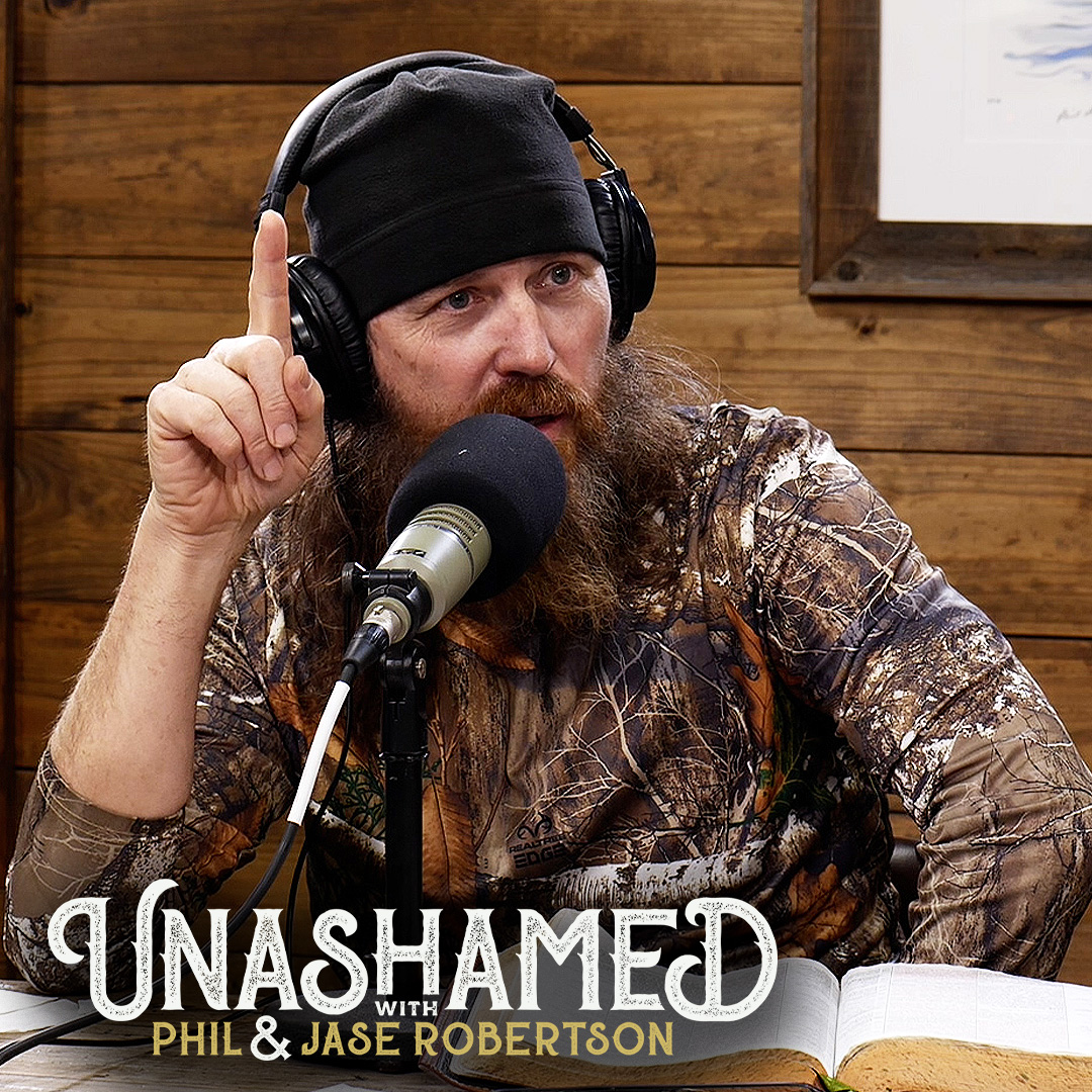 Ep 825 | Jase Boards the Taylor Swift Conspiracy Train & Phil STARTED the Stanley Cup Trend