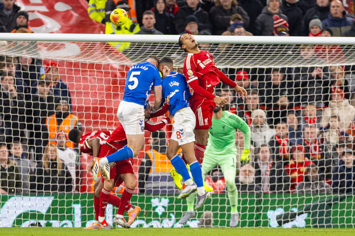 Sunderland v Liverpool: Pre Match Warm Up