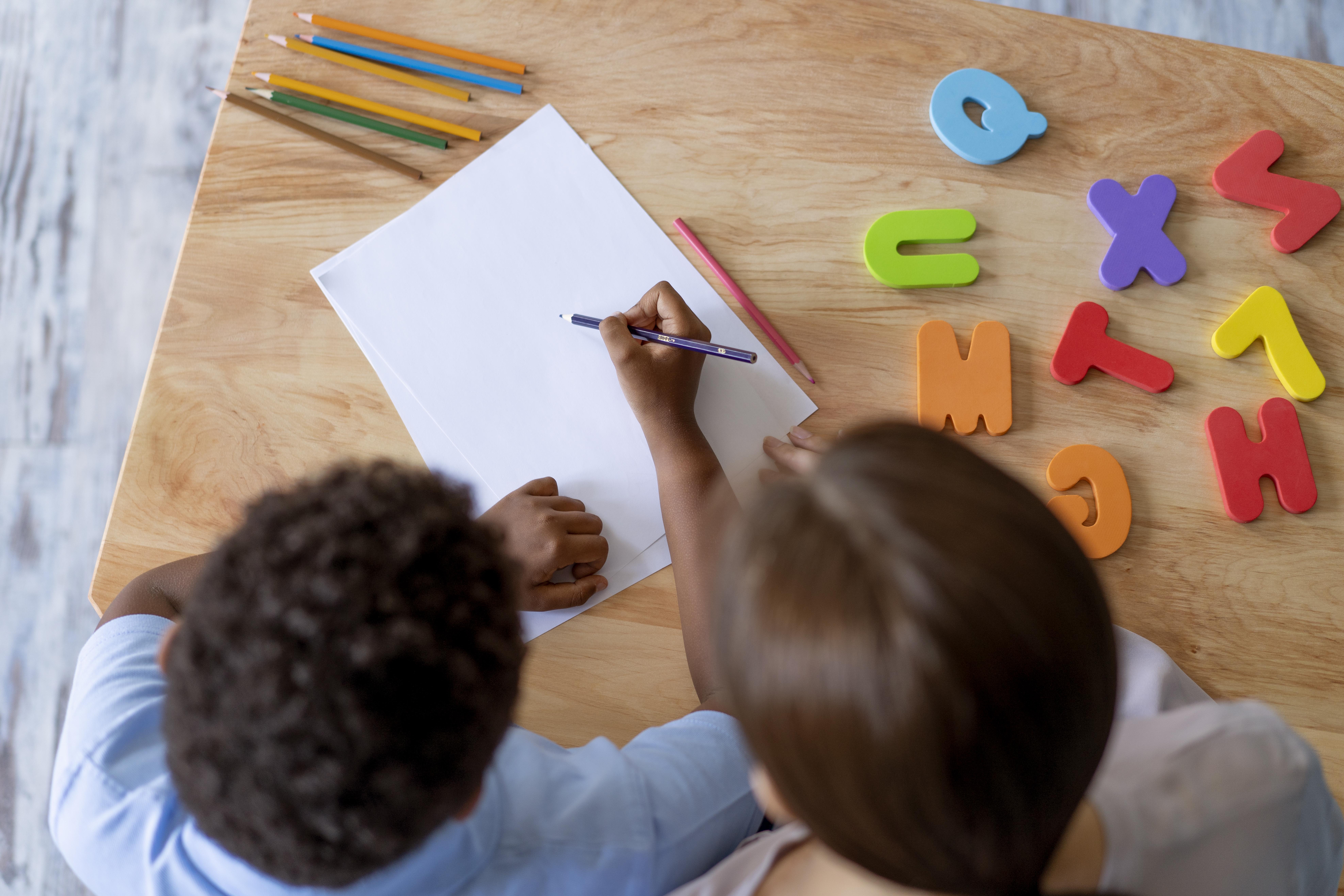 Casal de jornalistas cria guia para crianças conhecerem o Rio de Janeiro