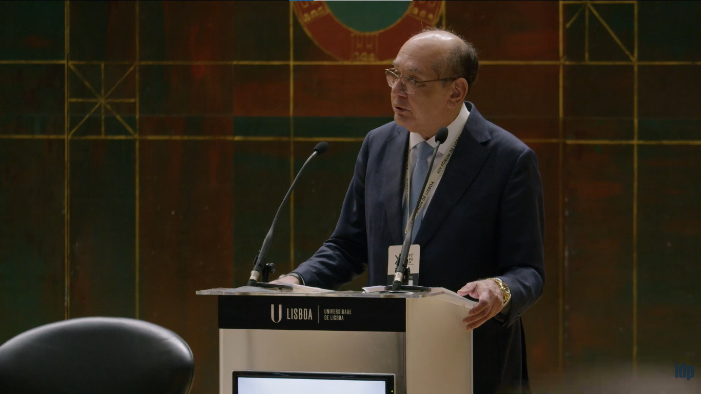 Gilmar Mendes e Alexandre de Moraes defendem regulamentação de redes sociais e big techs em evento em Lisboa