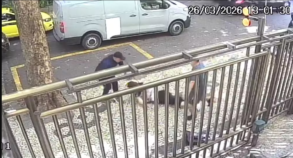 Idosa é derrubada durante assalto em Copacabana, Zona Sul do Rio