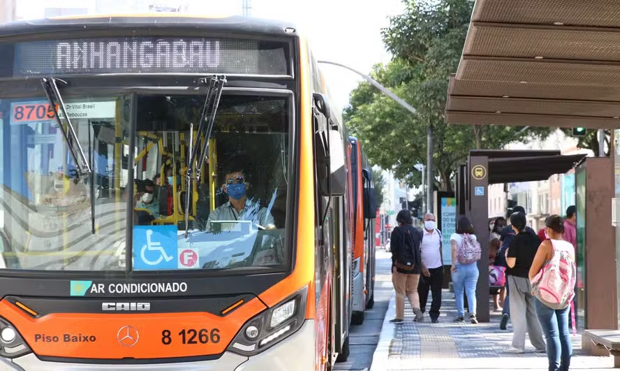'Golpe da Mostarda': conheça novo esquema de criminosos para furtos em ônibus de São Paulo episode artwork