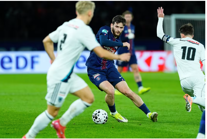 Tem zebra em Paris, decisão na África e demissão na Espanha