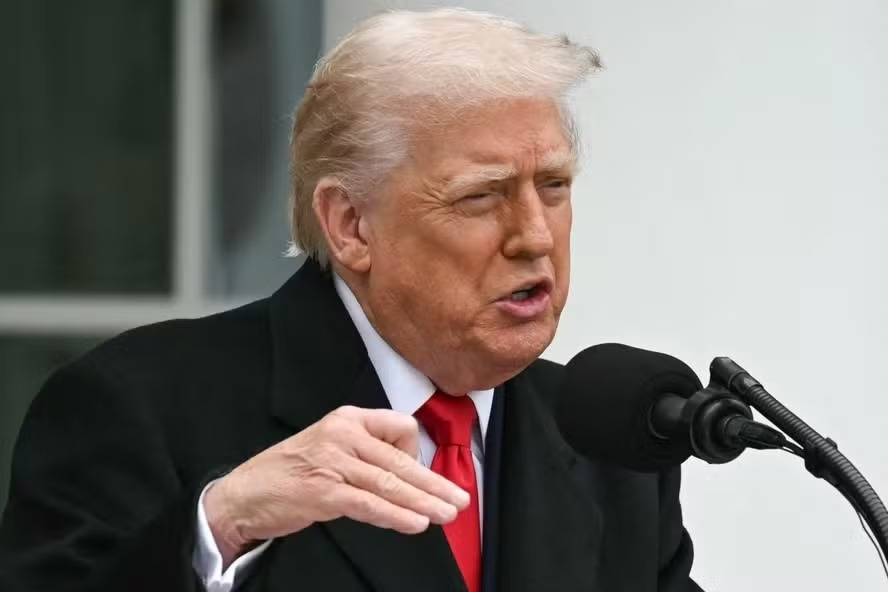 Trump anuncia tarifas contra Dinamarca e aliados até que aceitem compra da Groenlândia episode artwork