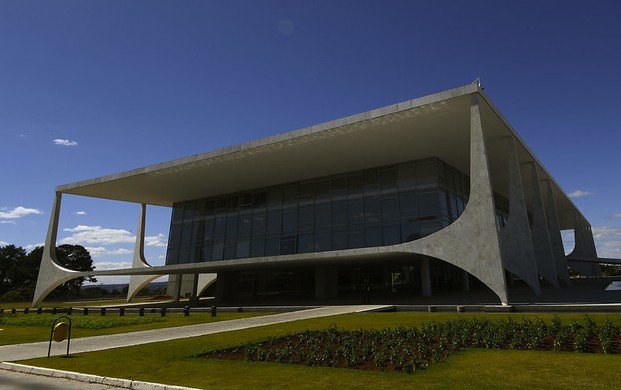 Ministros aceleram agendas e entregas antes de deixar cargos no governo