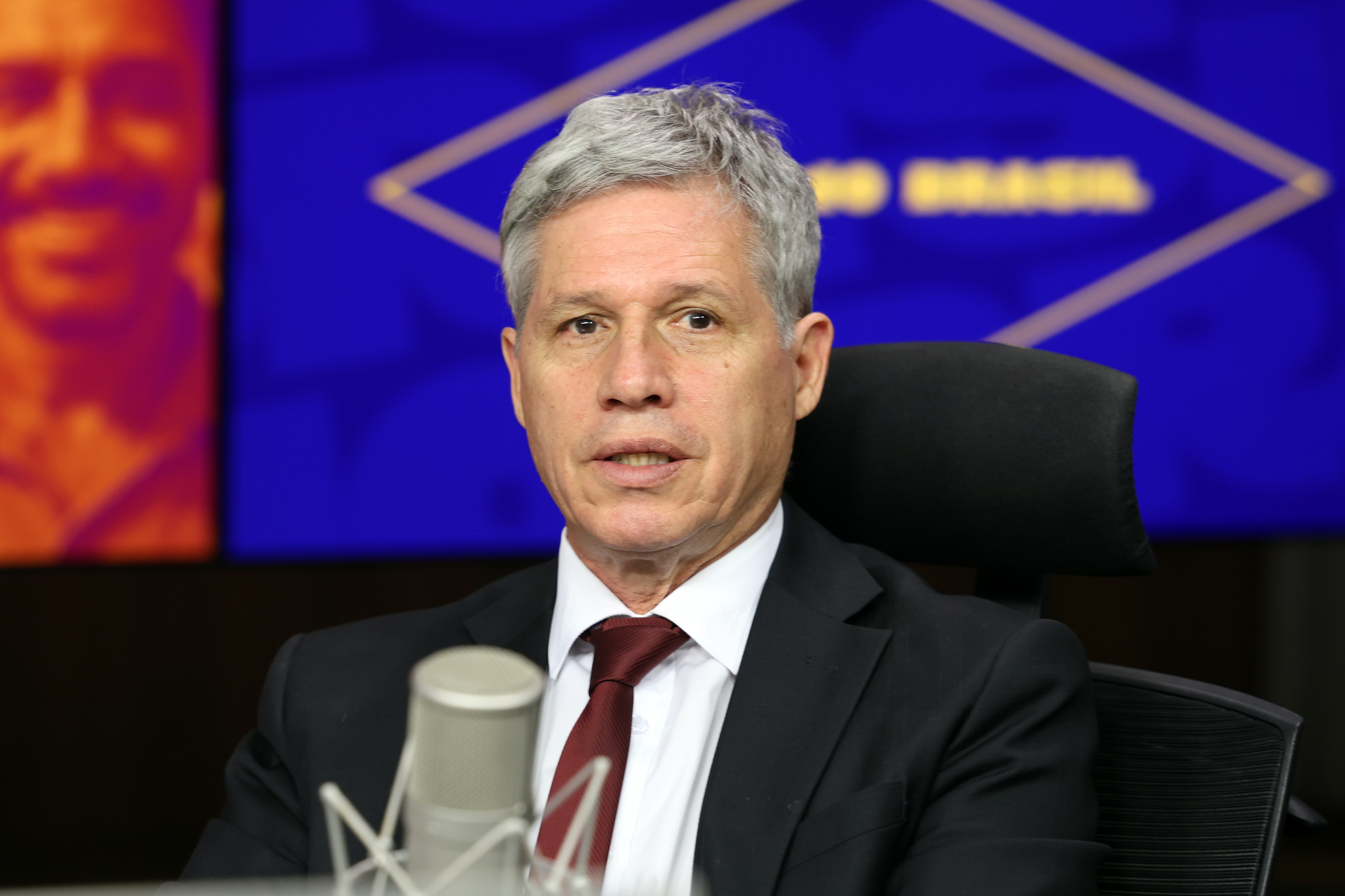 Ministro explica como as compras públicas de alimentos podem socorrer produtores afetados por tarifaço