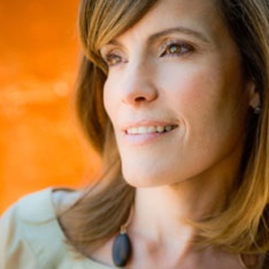 Guest: Elizabeth Suárez, author of "The Art of Getting Everything: How to Negotiate for What You Want and More" episode artwork