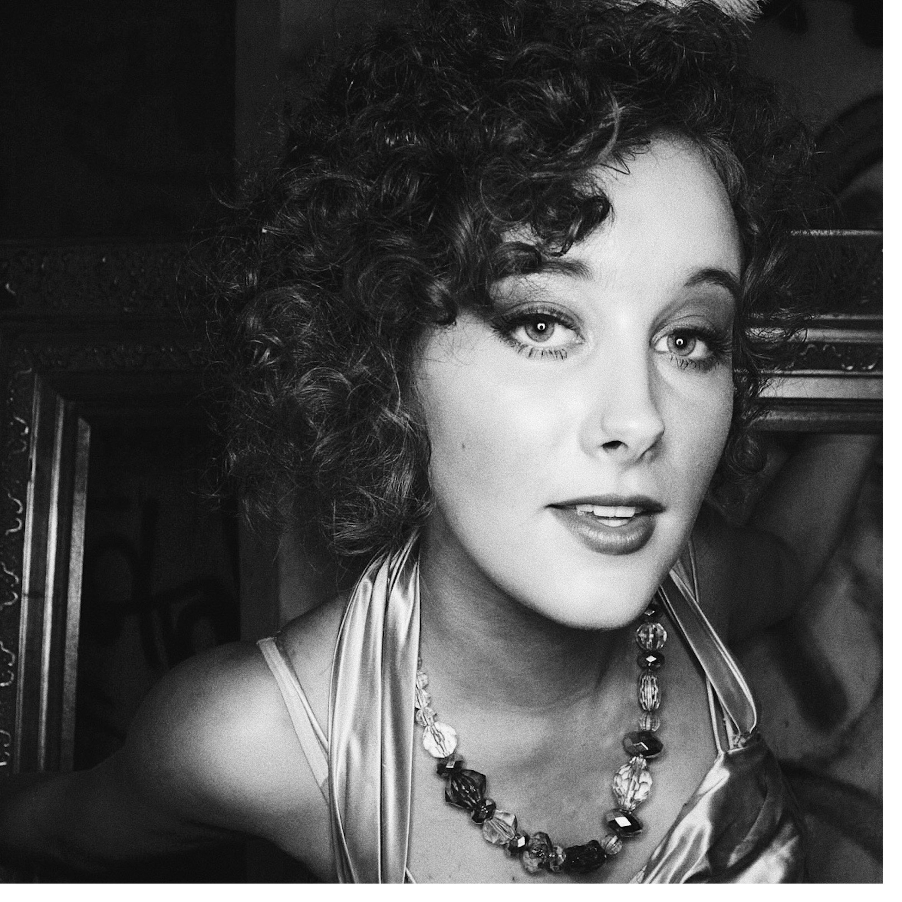 S07E07 - April Pearson