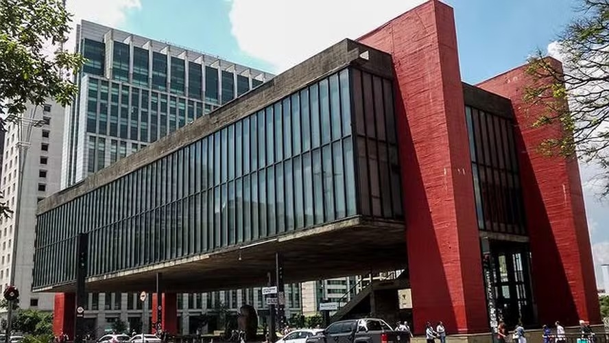 Atrasos em obras deixam entorno do MASP com interdições e espaços fechados