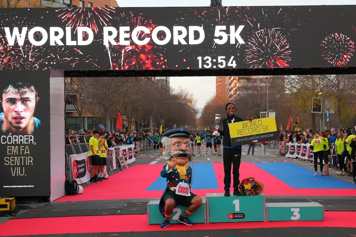 Beatrice Chebet marca un nuevo récord mundial de 5k en Barcelona