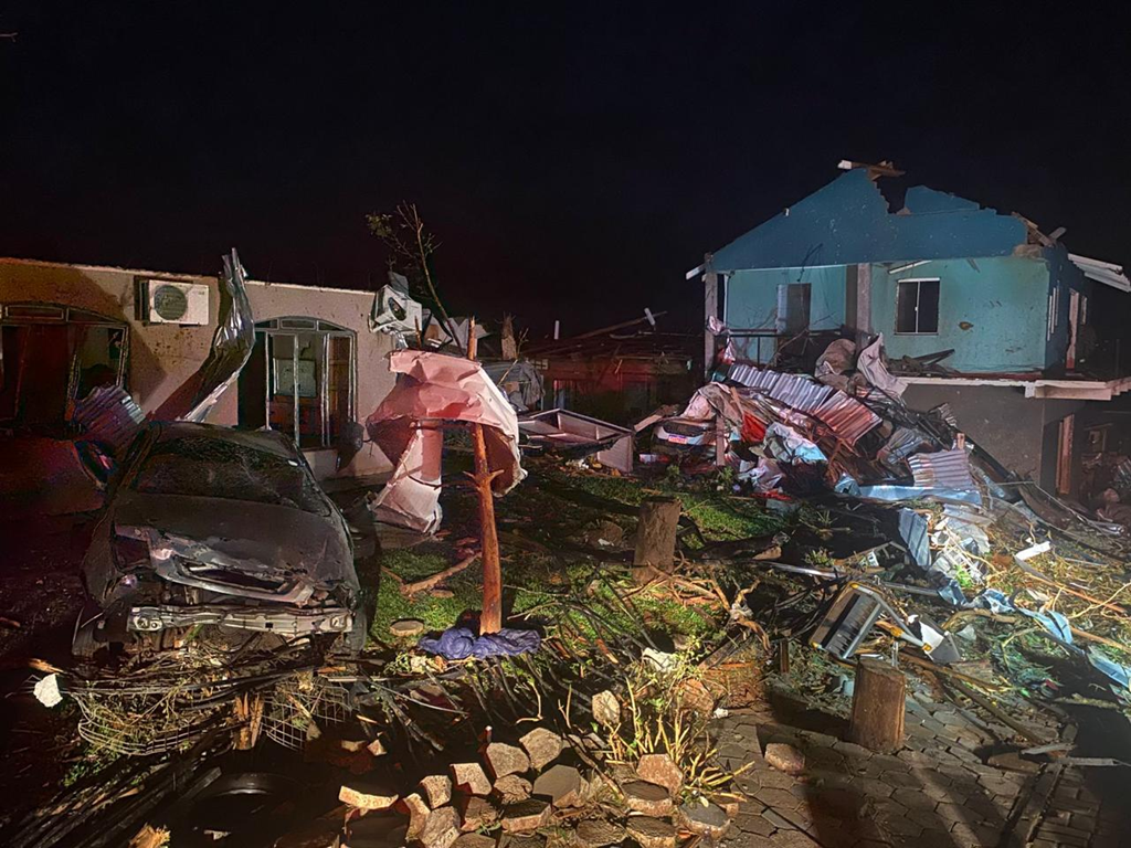 Gleisi Hoffmann afirma que Governo Federal vai priorizar reconstrução de cidades do Paraná episode artwork