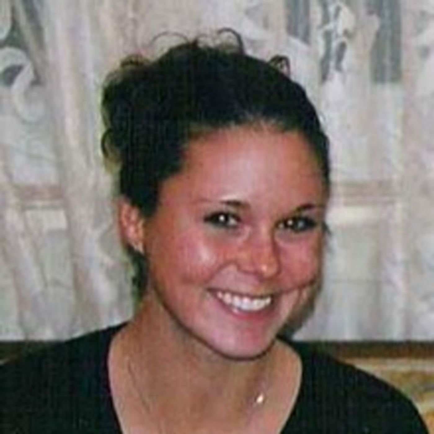 136 - Community Therapy w/ Chloe Canter