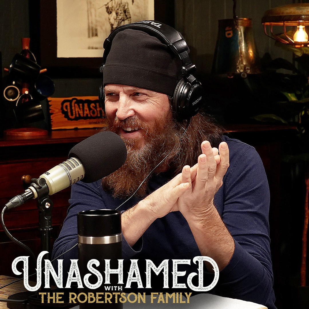 Ep 1030 | Jase’s Joke Makes His Co-hosts Blush & Why You Definitely Wanna Go to Dinner with Willie