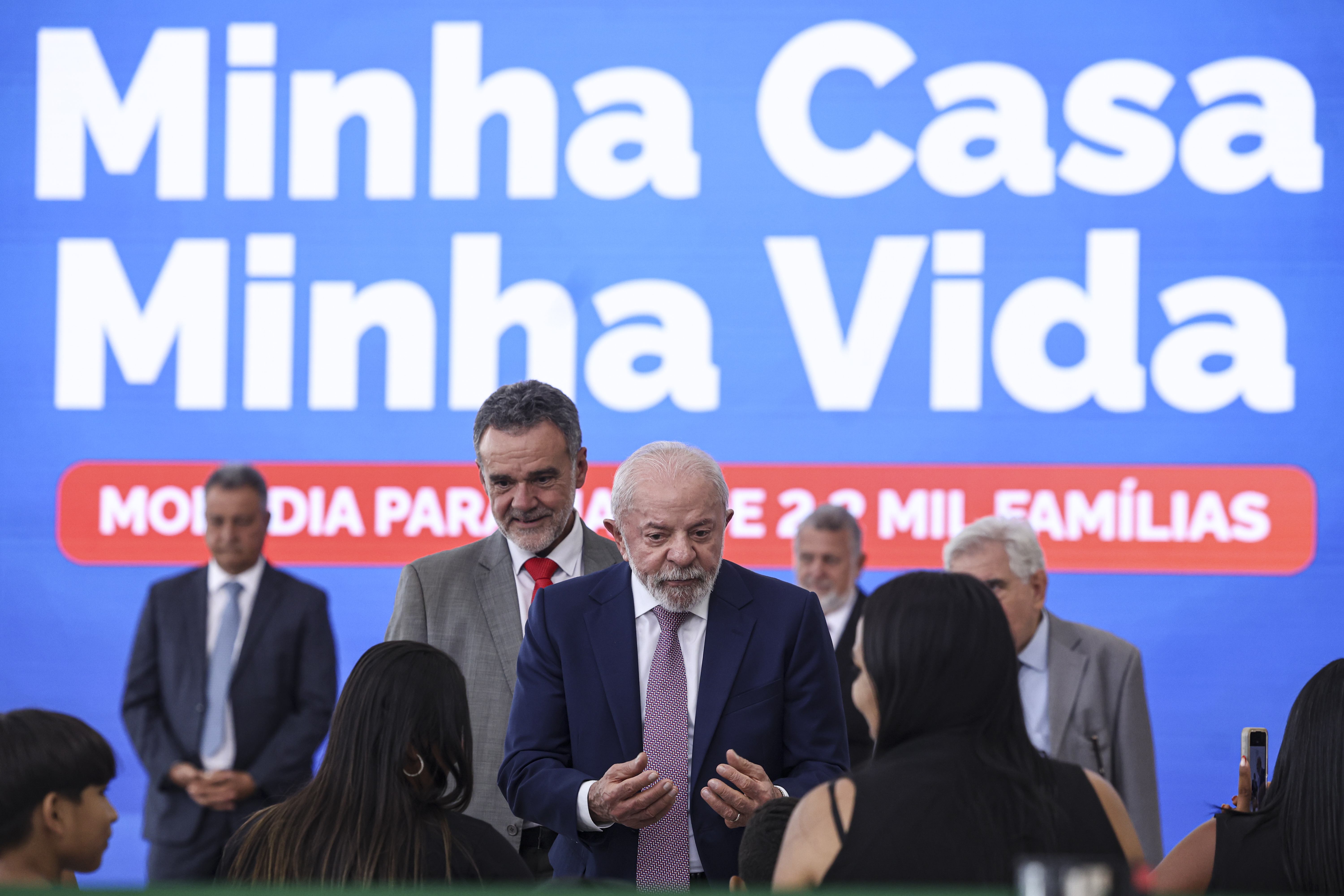 Lula participa de entrega simultânea de mais de duas mil moradias do Minha Casa, Minha Vida episode artwork