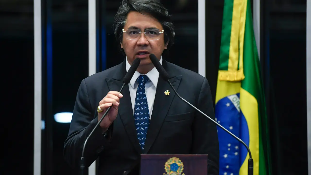 Senador que dirigia com CNH vencida e carro irregular é acusado de intimidar PMs em SP episode artwork