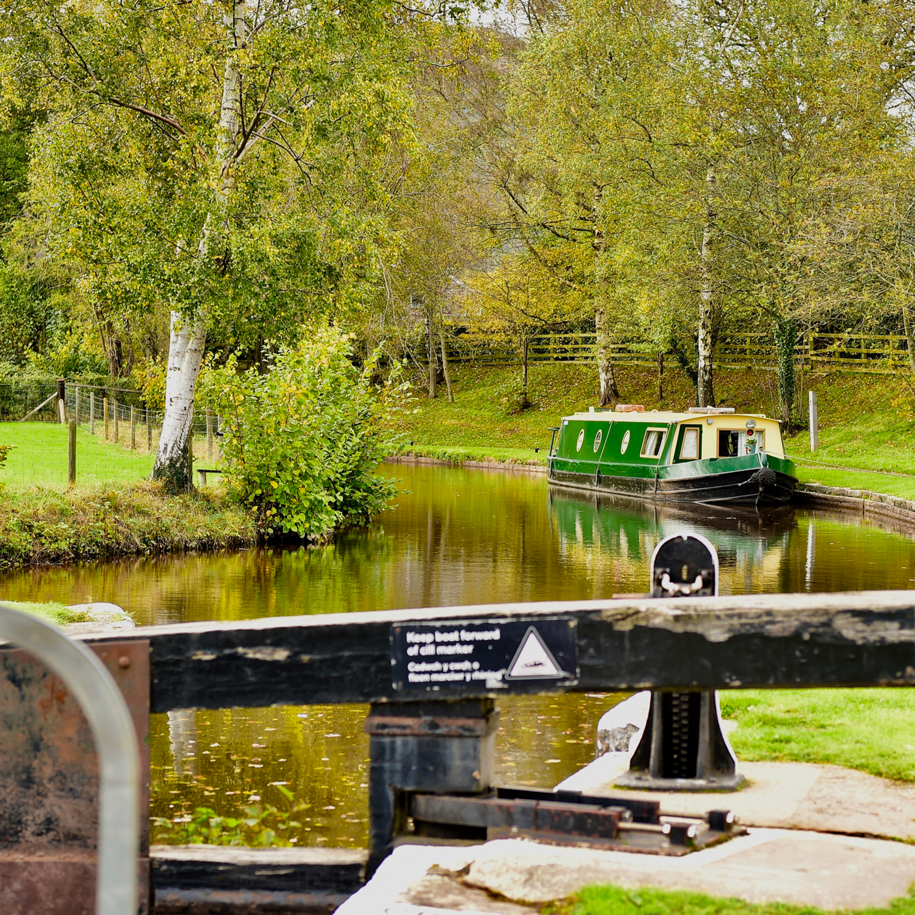 Sound Escape 220. Sit back and enjoy a ride in a canalboat