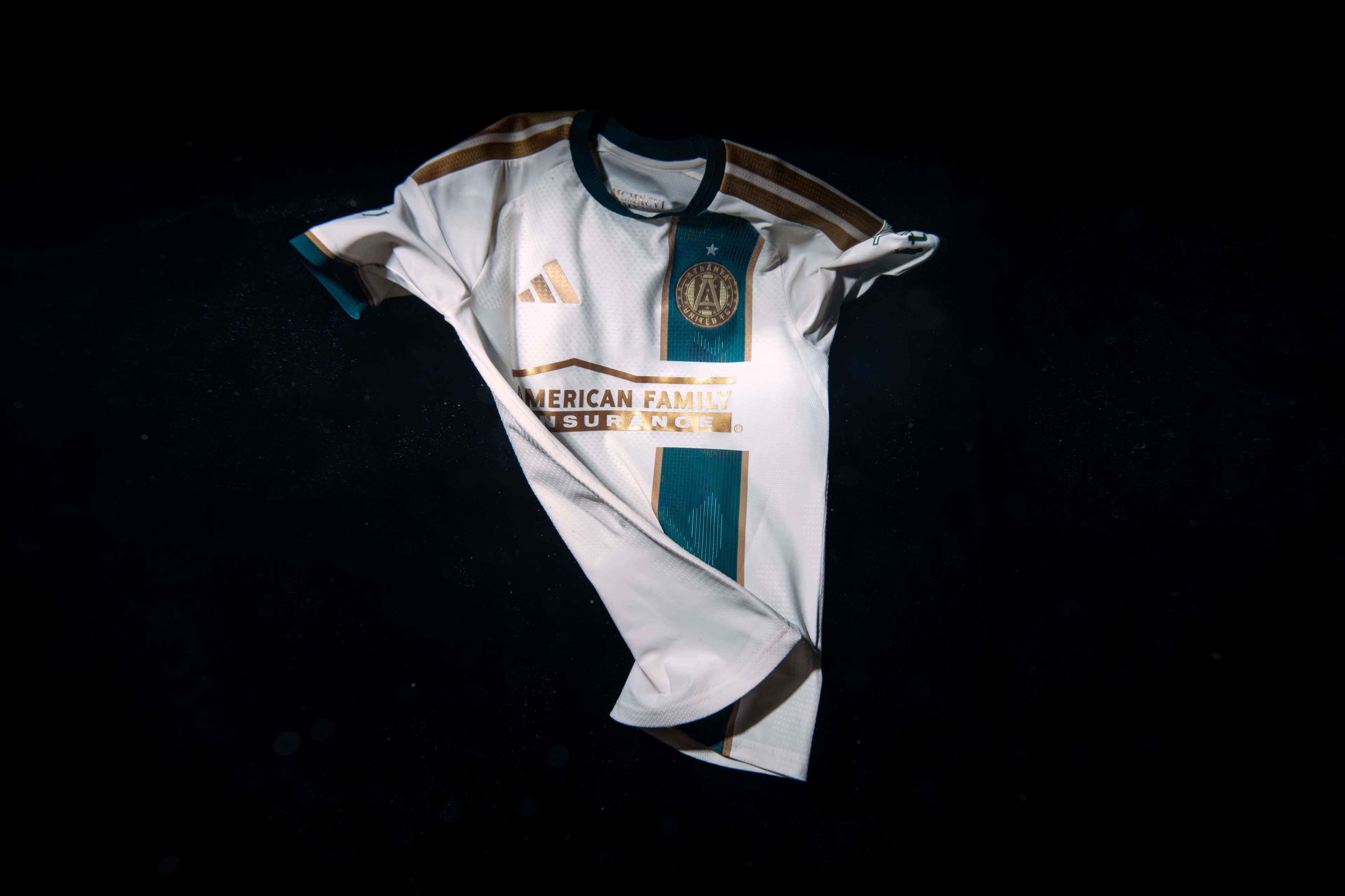 DIDN'T THINK THE KIT WOULD FEEL THIS GOOD! @ THE ATL UTD KIT LAUNCH! | ATLANTA UNITED FAN TV MINI-VLOG episode artwork