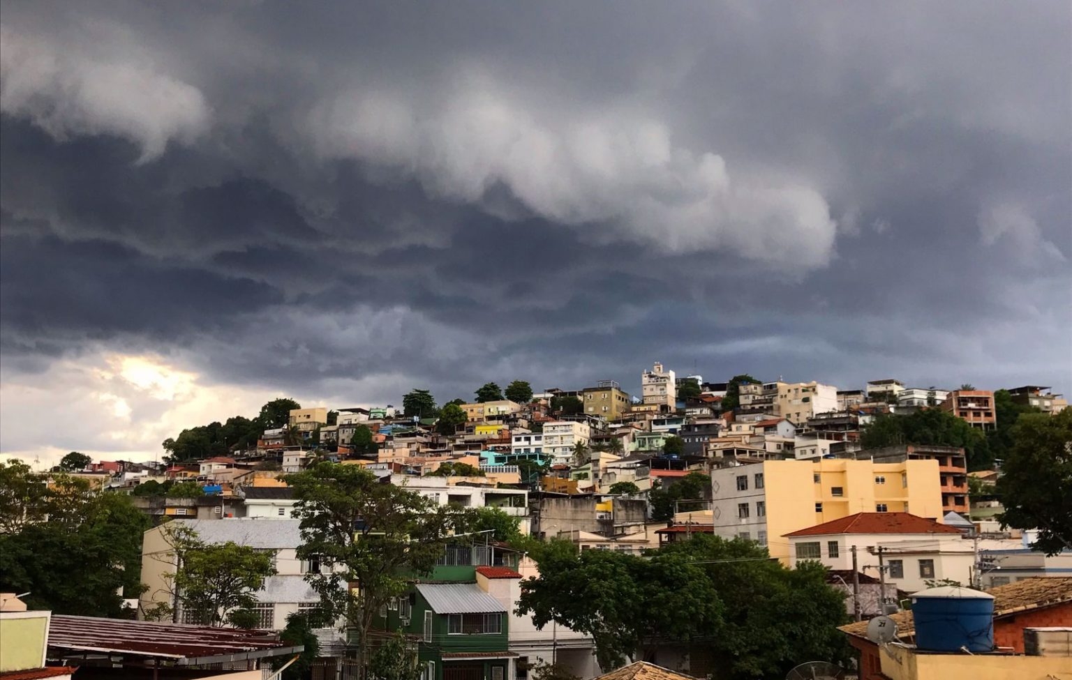 Rio registra mais de 300 ocorrências por conta da chuva desde segunda-feira (23); Zona Norte é a região mais afetada